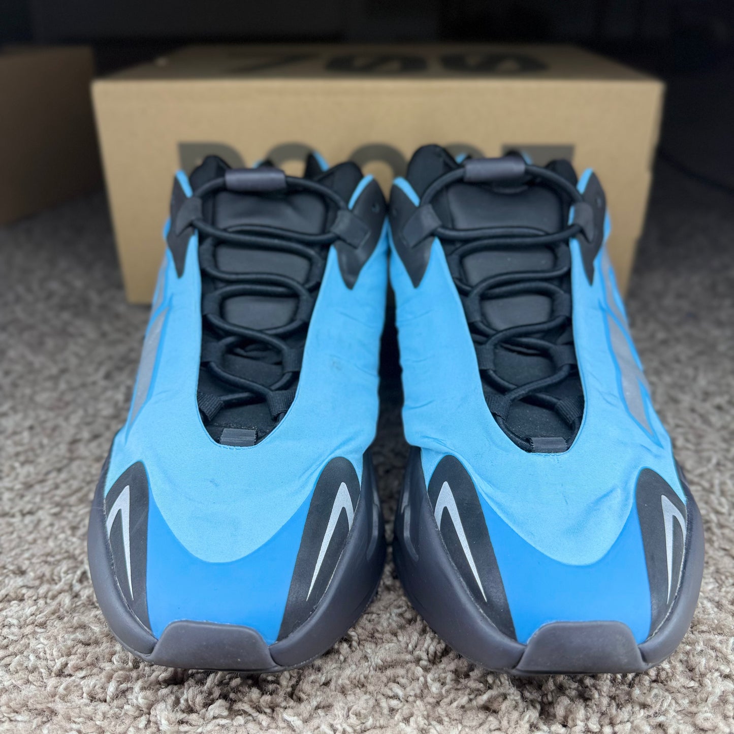 Yeezy 700 Mnvn “Cyan”
