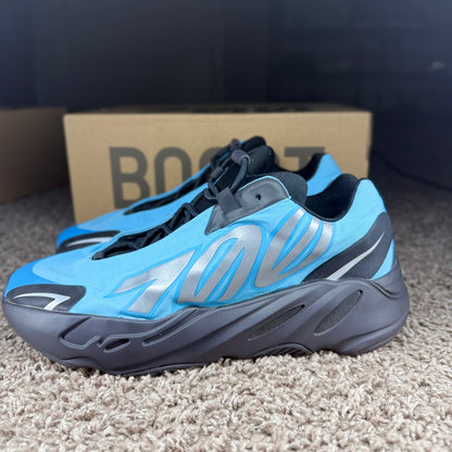 Yeezy 700 Mnvn “Cyan”