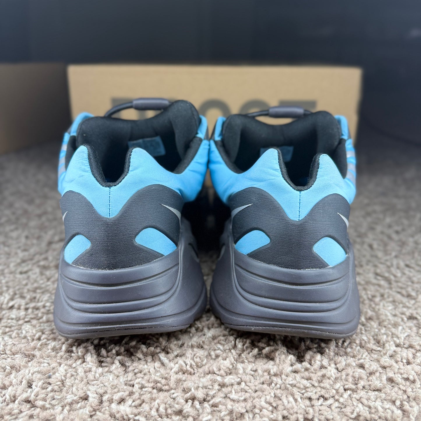 Yeezy 700 Mnvn “Cyan”